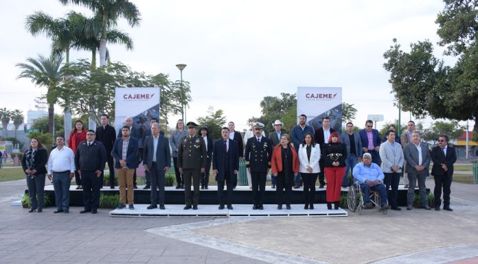 PRESIDE ALCALDE LAMARQUE CANO DESFILE CÍVICO POR EL DÍA DE LA BANDERA