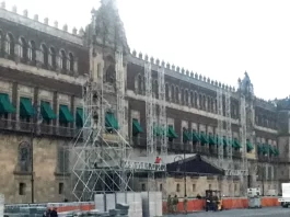 Inician preparativos en el Zócalo para celebración de aniversario de expropiación petrolera
