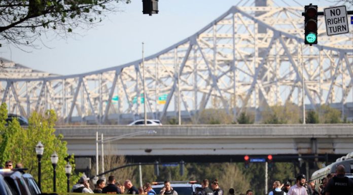 Tiroteo en edificio bancario de Louisville, Kentucky, deja 5 muertos