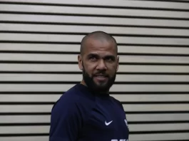 Fiscalía pide mantener en prisión a Dani Alves por riesgo de fuga