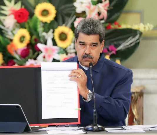 Maduro firma ley para quitar bienes a corruptos y narcotraficantes