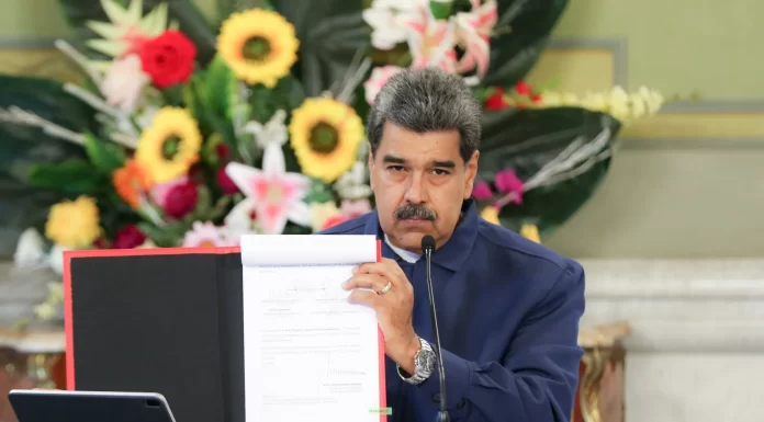 Maduro firma ley para quitar bienes a corruptos y narcotraficantes