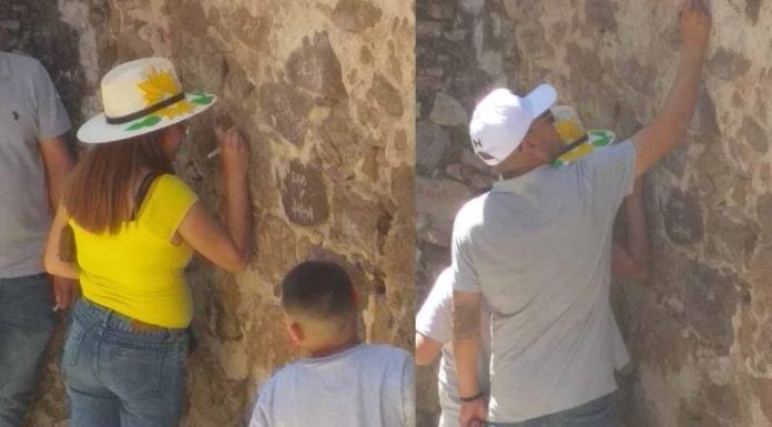 Turistas rayan el «Callejón del Beso»