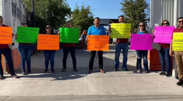 Se manifiestan empleados de Alumbrado Público; exigen basificaciones