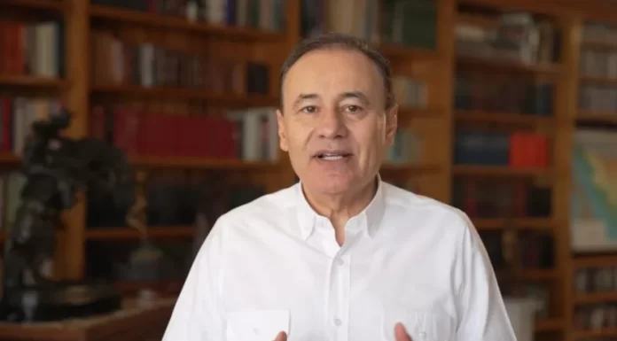 Llama Gobernador a migrantes que serán deportados de EU a no cruzar por Sonoyta