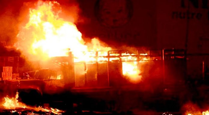 Detienen a líder campesino por incendiar bodegas de transnacional