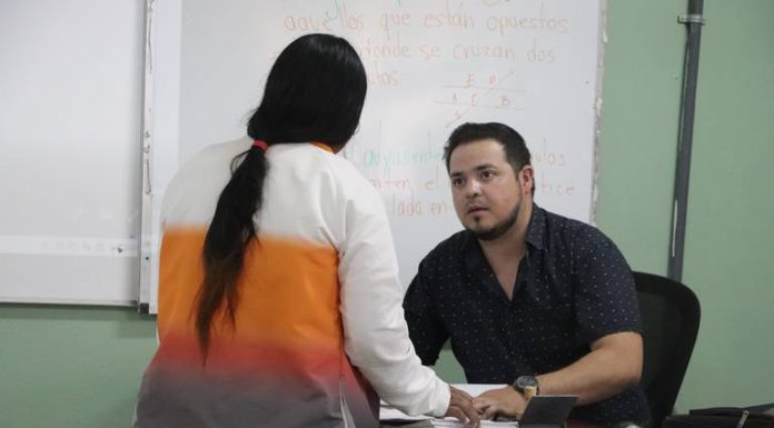 Maestros de inglés en Sonora recibirán un aumento del 22.5% al salario