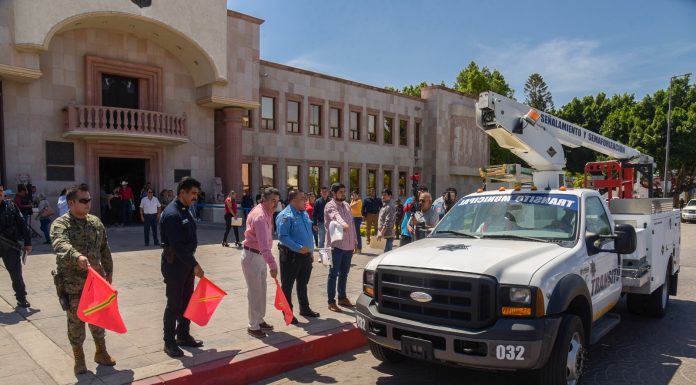 ENTREGA ALCALDE LAMARQUE CANO GRÚA A LA SSPM
