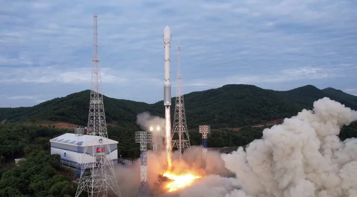 Corea del Norte publica fotografías del lanzamiento fallido de su satélite