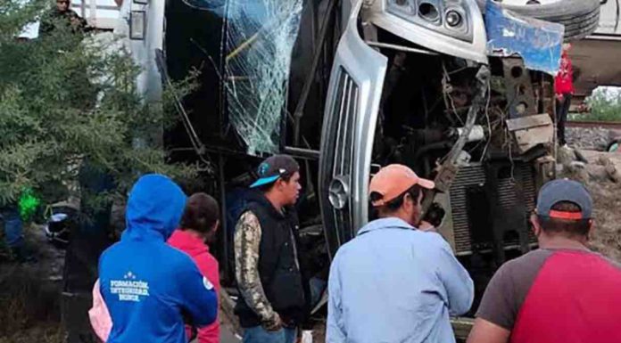 Se eleva a 6 el número de muertos por choque de ferrocarril y autobús en Querétaro