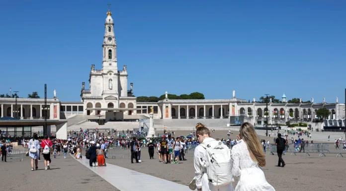 Cientos de miles de peregrinos desafían el calor para asistir a la vigilia de la JMJ