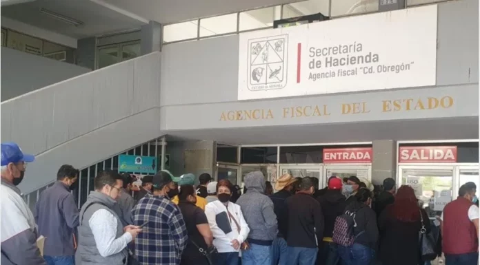Suspenden a gestor de Agencia Fiscal de Obregón por cobros extras
