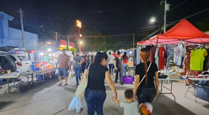 Regula documentación en Tianguis de ciudad Obregón