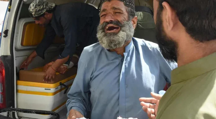 Atentado en celebración religiosa deja más de 40 muertos en Pakistán