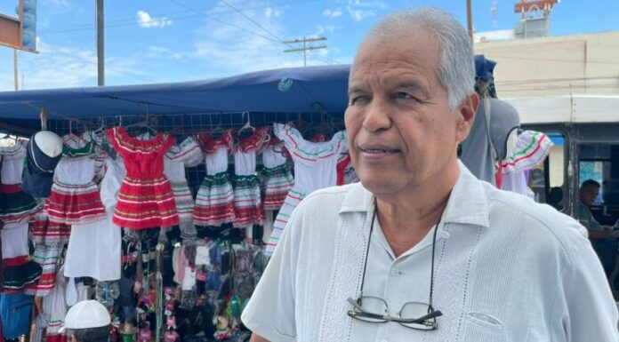 De colores patrios se pinta el Centro de Ciudad Obregón