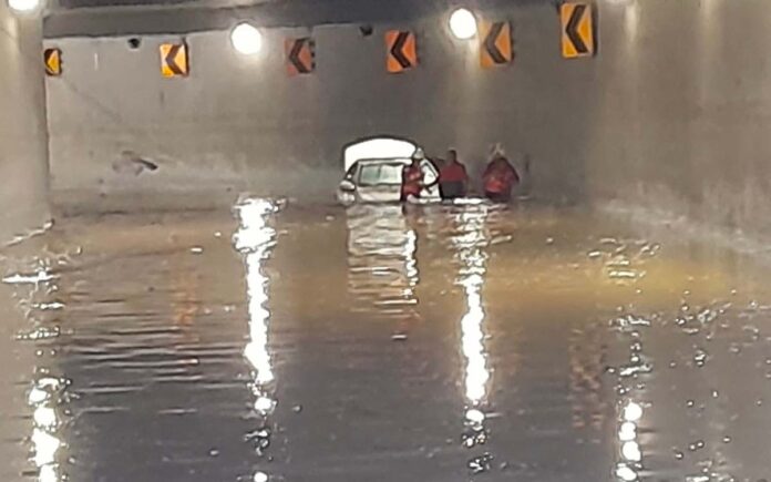 mueren-personas-auto-inundado-zapopan-08092023