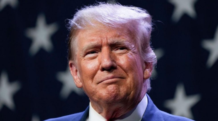 Donald Trump propone que policías disparen contra asaltantes de tiendas en EEUU