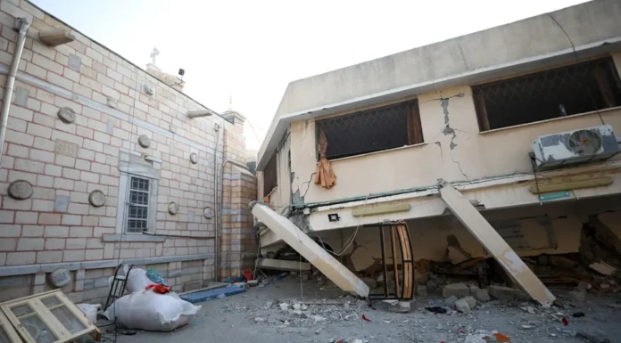 Misil de Israel alcanza iglesia en la Franja de Gaza; hay al menos 16 muertos