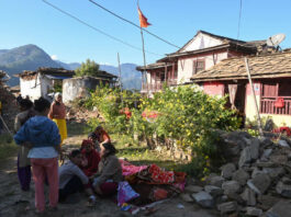 Suman 143 muertos tras sismo de magnitud 5.6 en Nepal; India envía condolencias