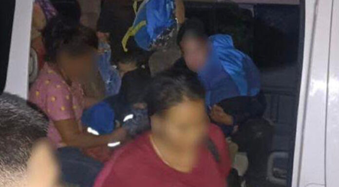 Capturan a tres ‘polleros’ en Nuevo León y rescatan a 46 migrantes