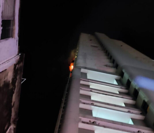 Incendio en un edificio residencial deja un muerto y 20 heridos en Tailandia