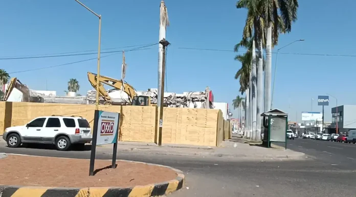 Inicia demolición de emblemático edificio en Ciudad Obregón