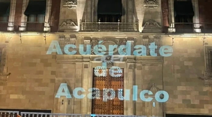 Damnificados de Acapulco por huracán Otis instalan campamento afuera de Palacio Nacional