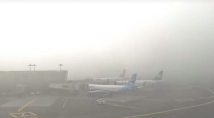 Aeropuerto de GDL cierra por niebla; afecta a 74 vuelos