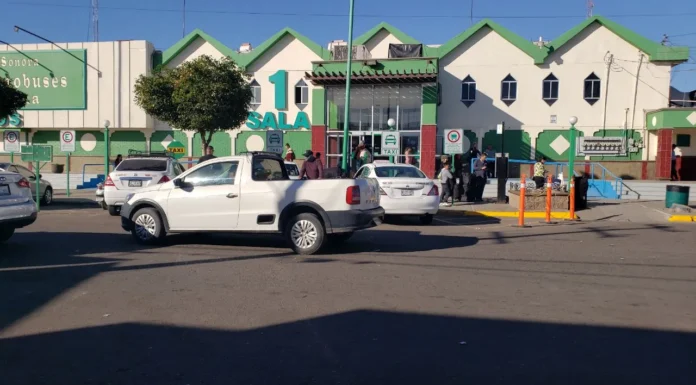 Acusan taxistas competencia desleal de Uber