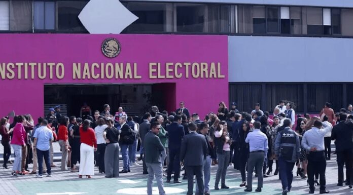 Desalojan INE por alerta de incendio