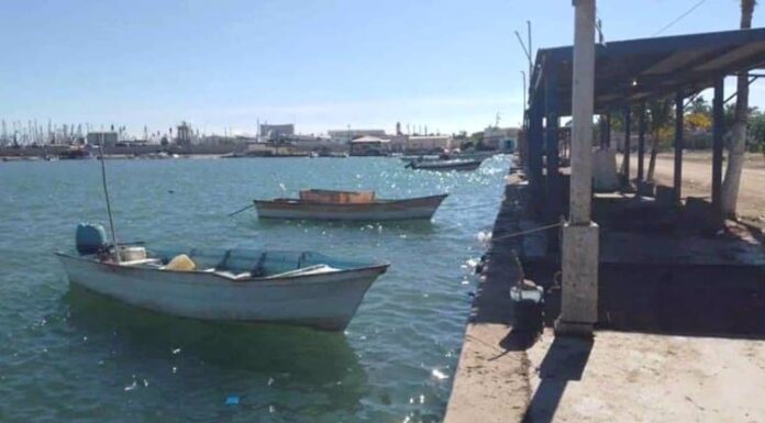 Mal tiempo obliga al cierre del puerto de Yavaros, Sonora