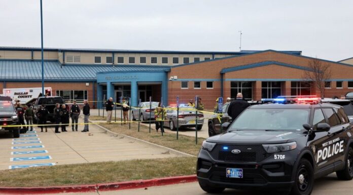 Reportan varias víctimas tras tiroteo en secundaria de Iowa