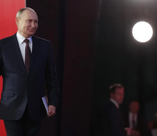 Putin abre su campaña de reelección a la espera del registro del candidato por la paz