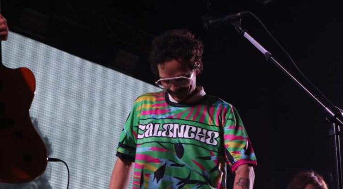 Con un ritmo único, Caloncho deleita a los asistentes del FAOT 2024