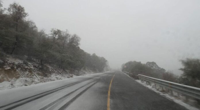 Cierran circulación en el tramo Ímuris-Cananea por caída de nieve
