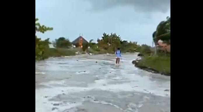 Frente Frío 32 provoca inundaciones en Holbox, Quintana Roo