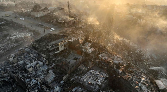 Suben a 122 los fallecidos por incendios forestales en Chile