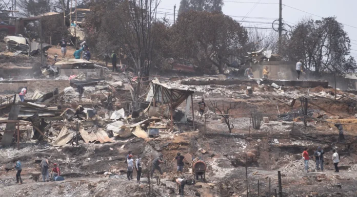 Muertos en incendios de Valparaíso, Chile, suben a 131
