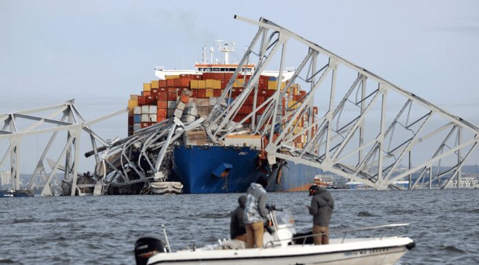 Continúa búsqueda de víctimas tras colapso de puente en Baltimore
