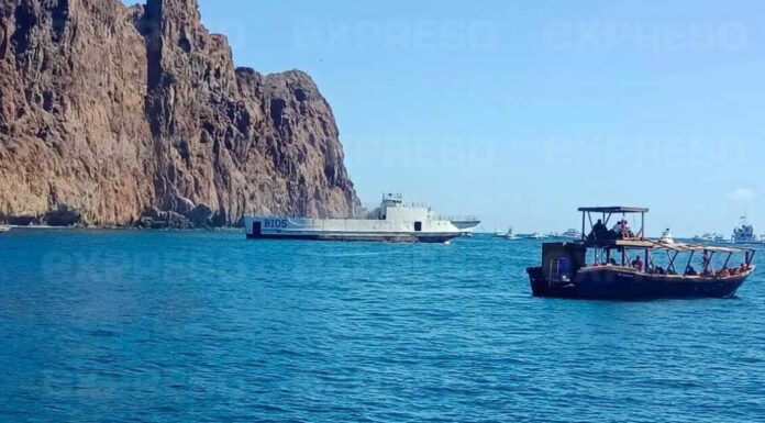 Realizan hundimiento de exbuque de la Semar ‘Suchiate’ en San Carlos