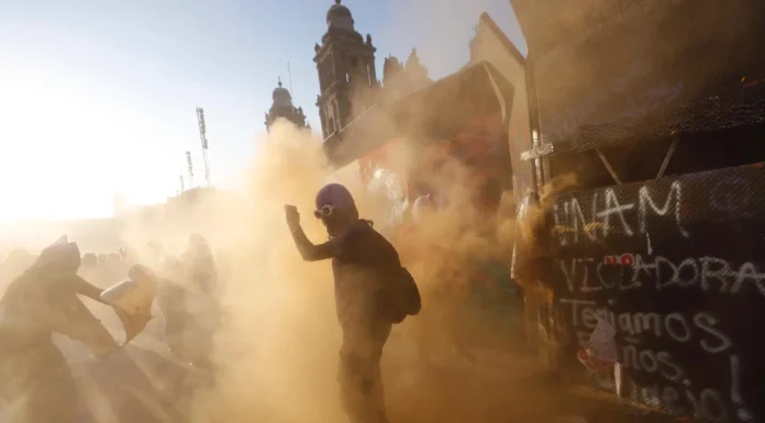 AMLO agradece a manifestantes del 8M que protesta haya sido pacífica