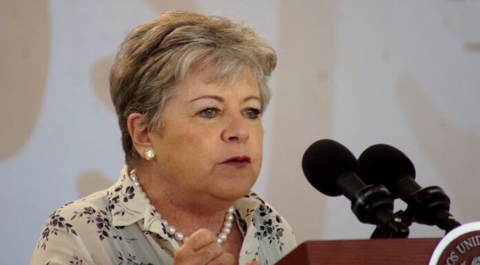 Canciller Bárcena anuncia estrategia legal para proteger a mexicanos contra Ley SB4