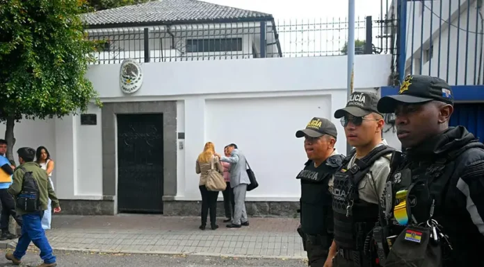 Ecuador dispuesto a restablecer relaciones con México; exige respeto a soberanía