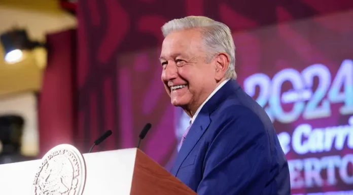 López Obrador celebra que el INE no prohibió sus ‘mañaneras’; «querían cepillarnos»