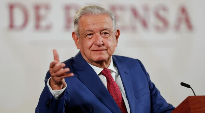 INE ordena bajar o modificar 5 conferencias de AMLO