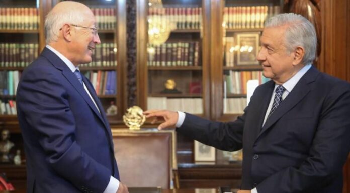 Dialogaron AMLO y Ken Salazar sobre crisis con Ecuador