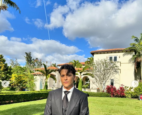 CHRISTIAN NODAL COMPARTE SUS PRIMERAS FOTOS SIN TATUAJES EN LA CARA