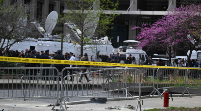 Hombre se prende fuego afuera de la corte de NY durante juicio a Trump