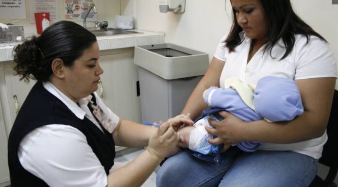 IMSS Sonora invita a llevar a sus hijos a aplicarse la vacuna triple viral