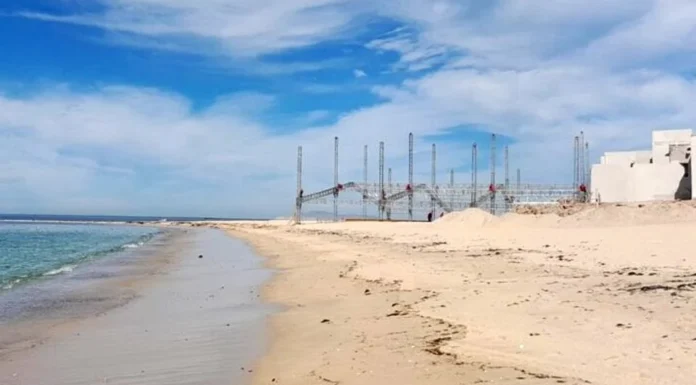 Colocación de carpas en playas de San Carlos provoca riesgo ambiental; piden regularlas